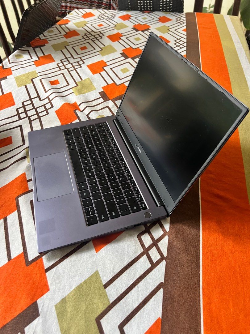 Huawei Matebook D14 (Category: Laptops & Notebooks) located in Quezon City. Submitted by pieair (Listing ID 1355778866, Image 1). Description: Bought when it came out in 2020. Can be used for light editing under 4K resolution. I’ve made so many videos with this, although it does get quite warm. Has matte screen, good for glares. Has 512gb storage. Fingerprint reader works well and is super convenient. RFS: havent really used it that much over the