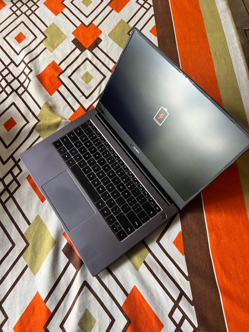 Huawei Matebook D14 (Category: Laptops & Notebooks) located in Quezon City. Submitted by pieair (Listing ID 1355778866, Image 3). Description: Bought when it came out in 2020. Can be used for light editing under 4K resolution. I’ve made so many videos with this, although it does get quite warm. Has matte screen, good for glares. Has 512gb storage. Fingerprint reader works well and is super convenient. RFS: havent really used it that much over the