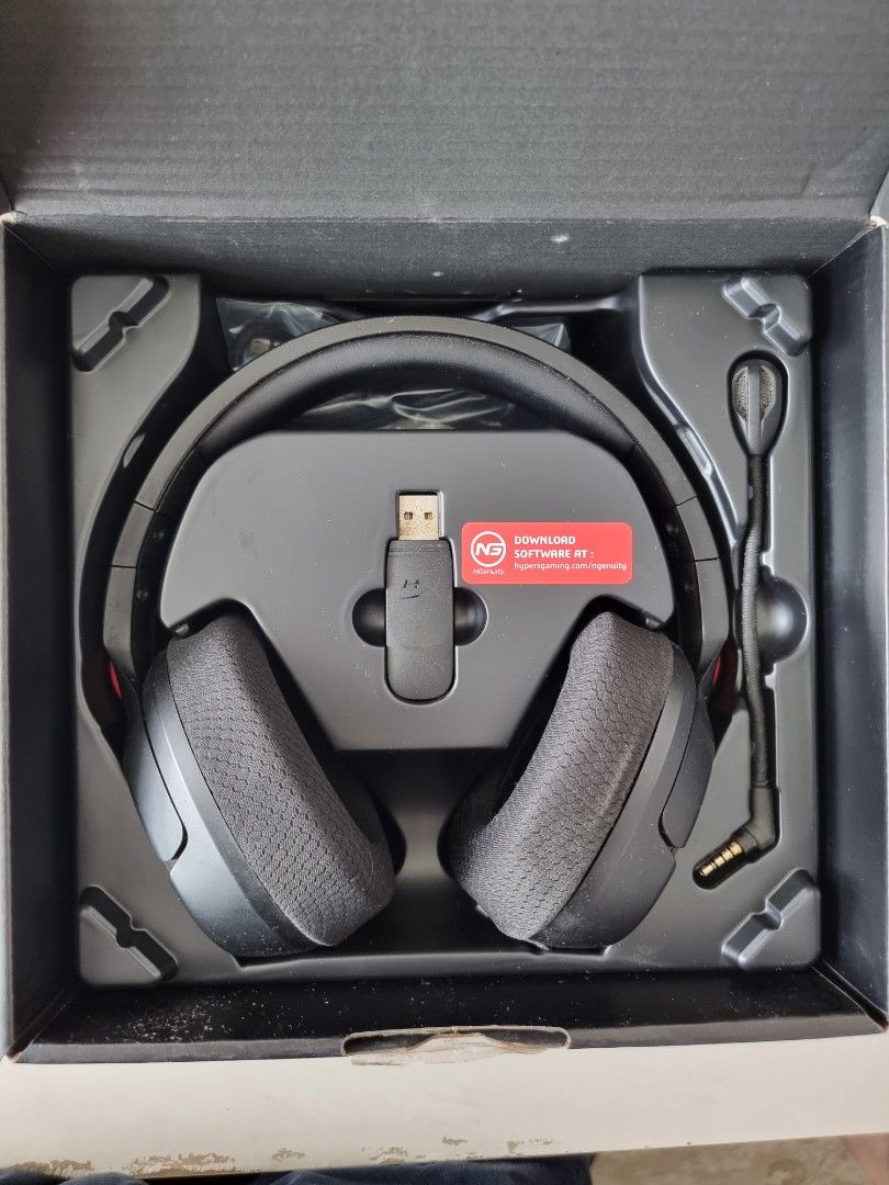 HyperX Cloud Flight (Category: Headphones & Headsets) located in Singapore. Submitted by FreshwaterHippo (Listing ID 1355698622, Image 2). Description: Wireless gaming headset - fully functioning headset with mic - replaced headband leather and earcups - comes with wireless dongle and charging cable - comes with original box and manual.