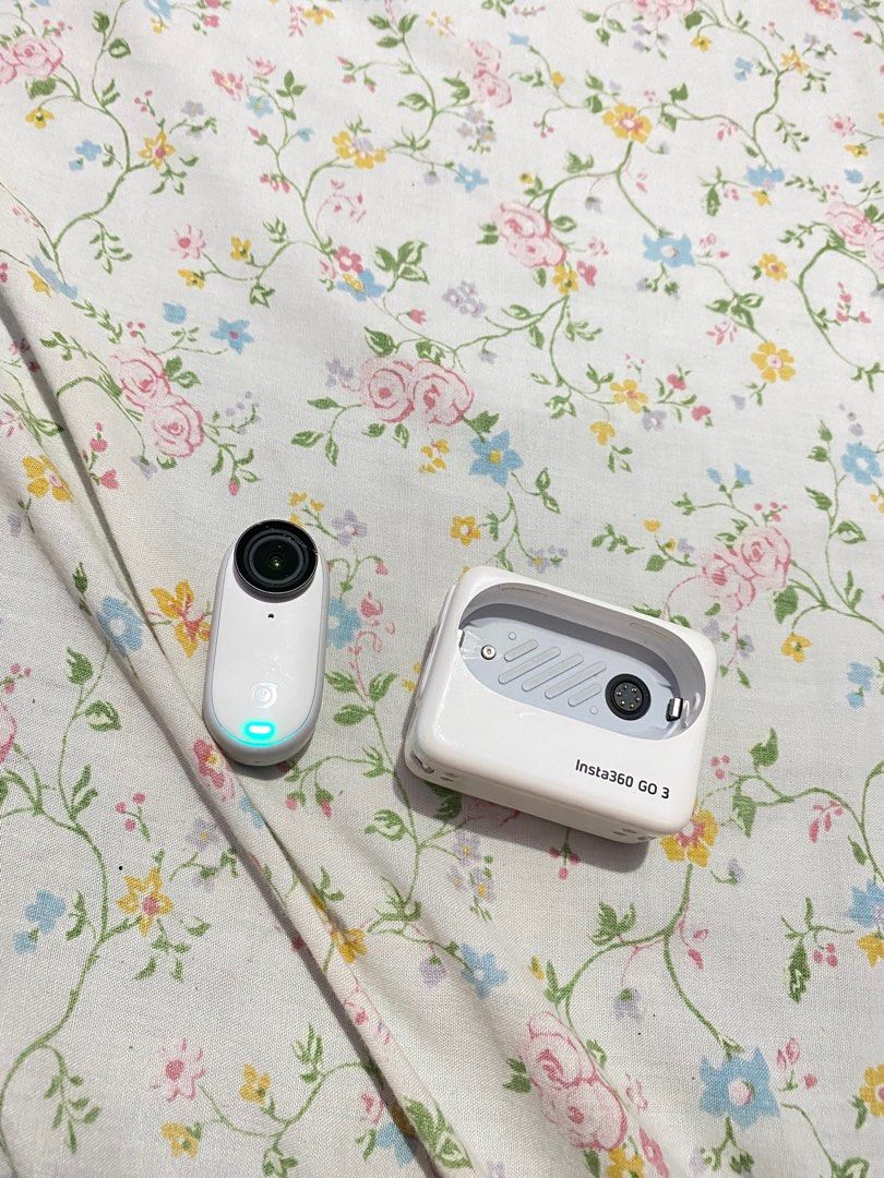 Insta 360 GO 3 (Category: Cameras) located in Legazpi City. Submitted by hey.nikki (Listing ID 1355686315, Image 3). Description: Insta 360 Go 3 Unit Only 64GB Case Installed Tempered glass (screen and lens) w/ additional tempered glass Well used camera. with noticeable flaws but does not affect the quality. Lady owned. Price is negotiable but No to low-ballers 🙅🏻‍♀️ Can ship thru lbc Rfs: not using anymore, planning to upgrade.