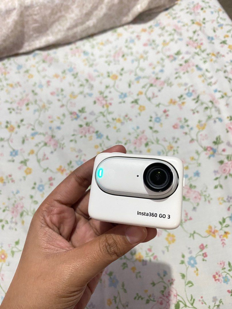 Insta 360 GO 3 (Category: Cameras) located in Legazpi City. Submitted by hey.nikki (Listing ID 1355686315, Image 2). Description: Insta 360 Go 3 Unit Only 64GB Case Installed Tempered glass (screen and lens) w/ additional tempered glass Well used camera. with noticeable flaws but does not affect the quality. Lady owned. Price is negotiable but No to low-ballers 🙅🏻‍♀️ Can ship thru lbc Rfs: not using anymore, planning to upgrade.