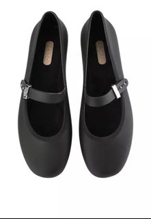 (Category: ) located in . Submitted by basket.of.clothes (Listing ID 1355758919, Image 1). Description: .