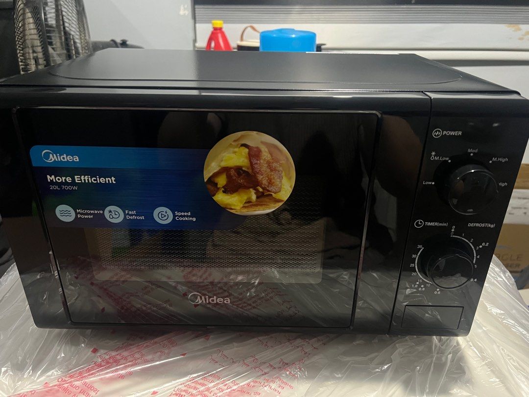 Midea microwave 20L (Category: Ovens & Toasters) located in Manila. Submitted by shopandwearonline (Listing ID 1355679572, Image 3). Description: Brand new inopen lang para itest. .