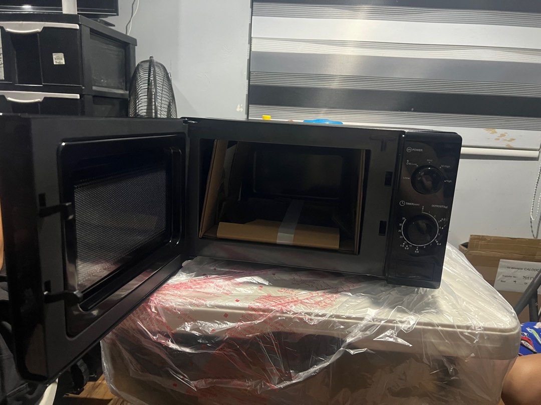 Midea microwave 20L (Category: Ovens & Toasters) located in Manila. Submitted by shopandwearonline (Listing ID 1355679572, Image 2). Description: Brand new inopen lang para itest. .