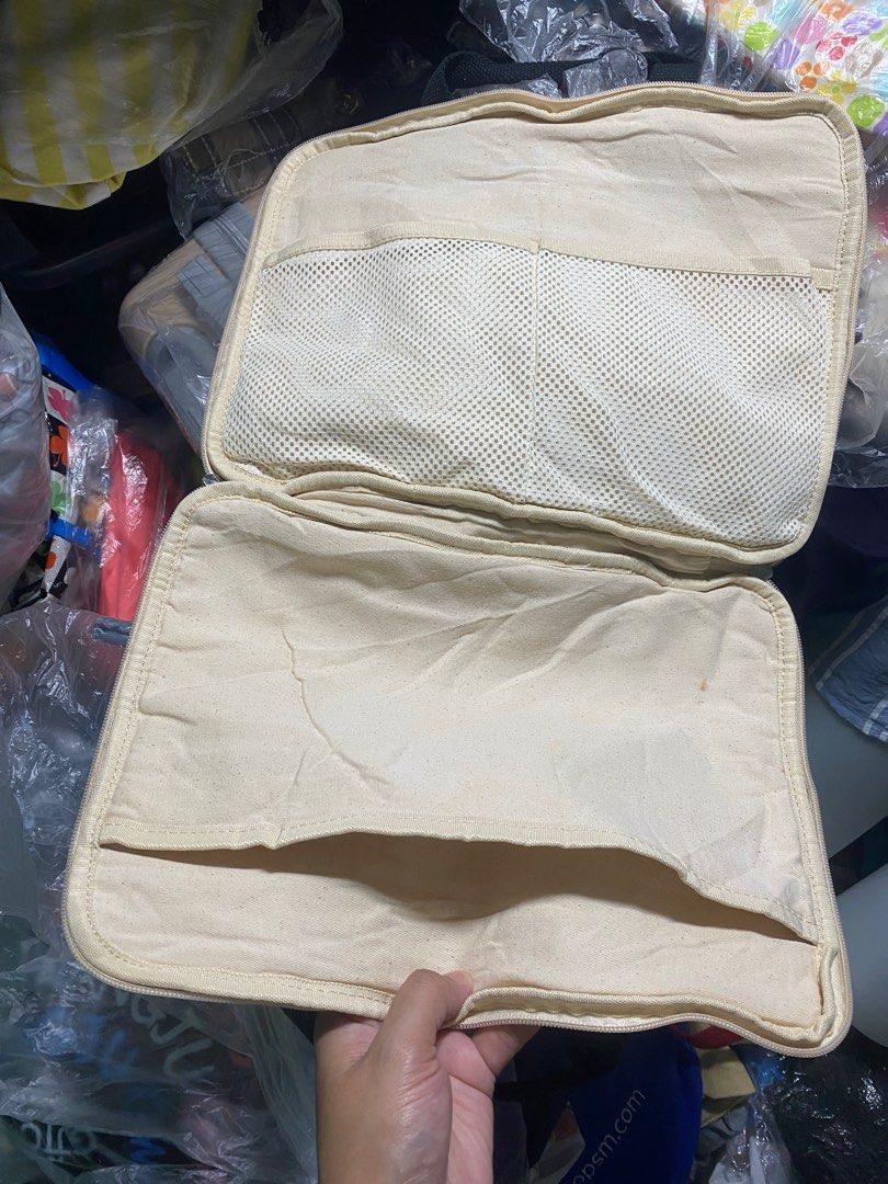 Netbook / IPad Bag / Canvas (Category: Laptop Bags & Sleeves) located in Antipolo. Submitted by marcoandpaolomerchandise (Listing ID 1355761139, Image 2). Description: 🌹From JAPAN 🇯🇵 & KOREA 🇰🇷 🎒👜 💐Brand new 💐Preloved LIKE NEW & 💐GOOD CONDITION 📌Need ng wash due to storage. 📍 Location: Pagrai Antipolo 🌹FB Page : Marco and Paolo Merchandise 🚚 Courier : J&T , LBC & Lalamove 🌷Please respect Post po 🌷 📌Pass sa nanti trip lang 🙏 🌻Wa