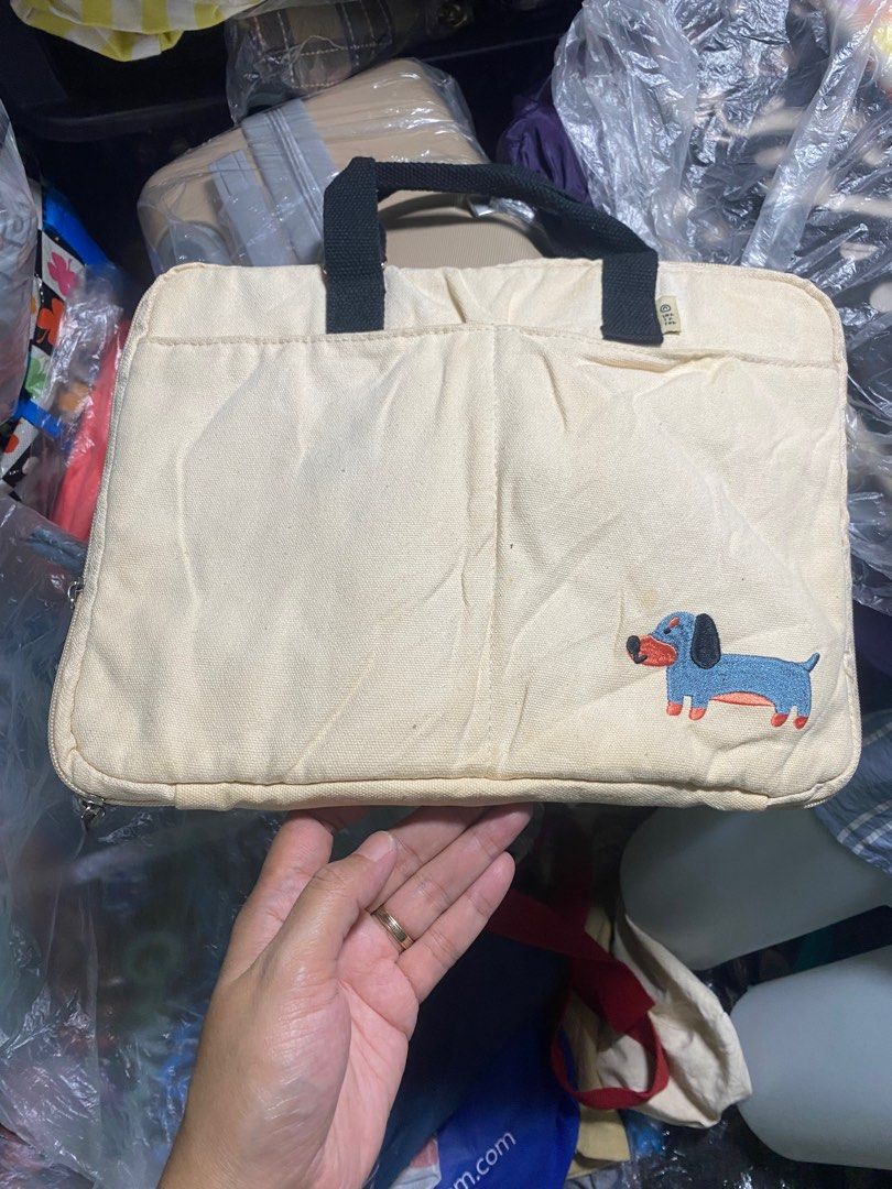 Netbook / IPad Bag / Canvas (Category: Laptop Bags & Sleeves) located in Antipolo. Submitted by marcoandpaolomerchandise (Listing ID 1355761139, Image 1). Description: 🌹From JAPAN 🇯🇵 & KOREA 🇰🇷 🎒👜 💐Brand new 💐Preloved LIKE NEW & 💐GOOD CONDITION 📌Need ng wash due to storage. 📍 Location: Pagrai Antipolo 🌹FB Page : Marco and Paolo Merchandise 🚚 Courier : J&T , LBC & Lalamove 🌷Please respect Post po 🌷 📌Pass sa nanti trip lang 🙏 🌻Wa