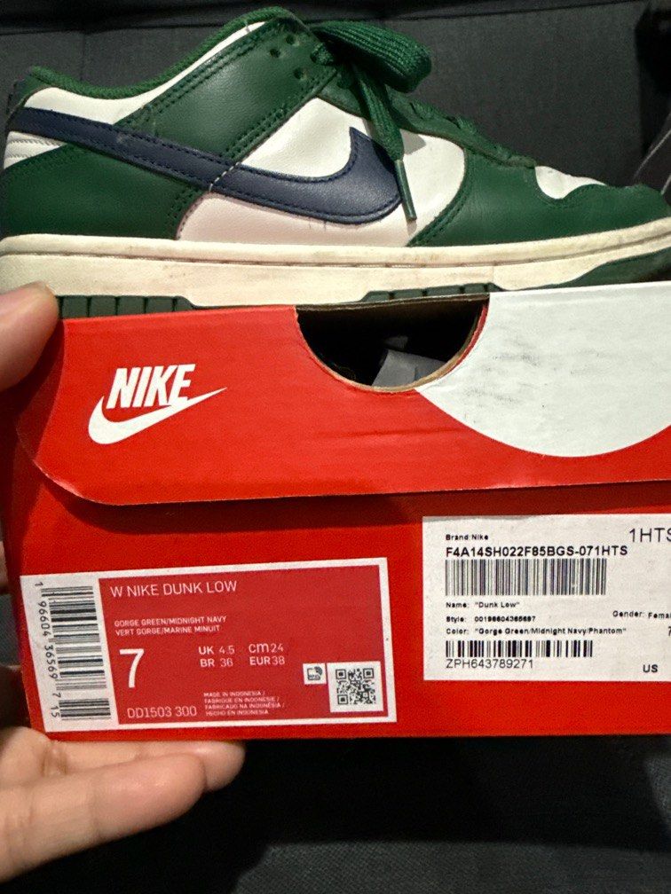 Nike Dunk Low US7 Women (Category: Sneakers) located in Paranaque City. Submitted by sillybella (Listing ID 1355790471, Image 2). Description: Lower Shipping fee check out c/o orange app NIKE DUNK LOW RETRO GORGE GREEN MIDNIGHT NAVY / PHANTOM - WOMEN’S US7 / EUR 38 / CM24 / UK 4.5 Bought this at pimpkicks last year for 9K Used only for couple of times mostly on office and mall. Needs cleaning stored sa box after use RFS: not using anymore No heel