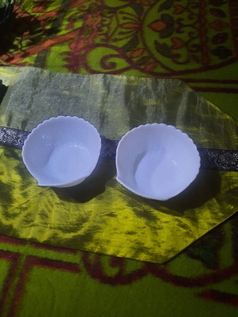 Opalware bowl 4.5x2" shell shaped per pc (Category: Dinnerware & Cutlery) located in Manila. Submitted by luckycharm_215 (Listing ID 1355721682, Image 1). Description: like new Japan origin.