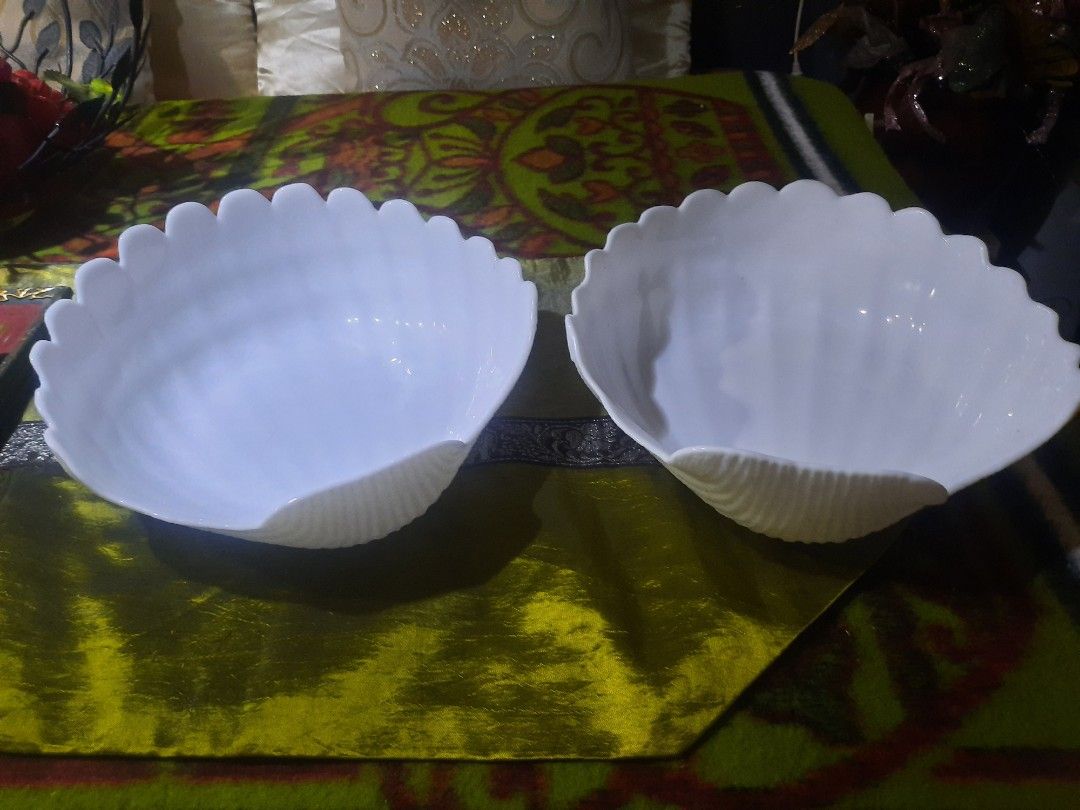 Opalware shell shaped big bowl 10x3" per pc (Category: Dinnerware & Cutlery) located in Manila. Submitted by luckycharm_215 (Listing ID 1355716645, Image 2). Description: VGC Japan origin.