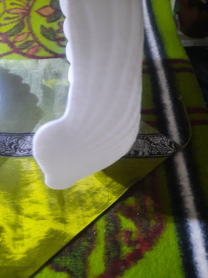 Opalware shell shaped big bowl 10x3" per pc (Category: Dinnerware & Cutlery) located in Manila. Submitted by luckycharm_215 (Listing ID 1355716645, Image 3). Description: VGC Japan origin.