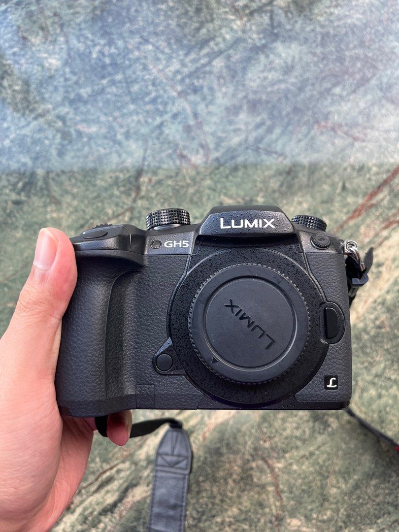 Panasonic Lumix GH5 Mirrorless MFT/M43 Camera (Category: Cameras) located in Paranaque City. Submitted by wynnnnnnn (Listing ID 1355764624, Image 1). Description: Panasonic Lumix GH5 Mirrorless MFT/M43 Camera Condition: 9/10 Issue: natanggal on off button (still usable, common issue) Inclusions: charger battery strap Asking price: 40k Other lenses for sale: 7artisans 7.5 f2.8 ii Fisheye Rokinon 7.5 f3.5 Fisheye Panasonic Leica 12-60 f2.8-4 Panaso