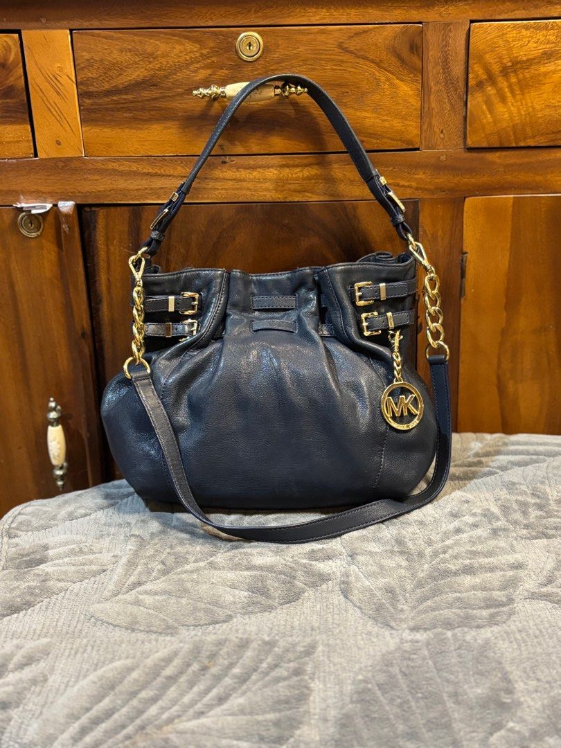 Preloved original MK 2 way leather bag (Category: Luxury Bags & Wallets) located in Imus. Submitted by bagsofblessings24 (Listing ID 1355775512, Image 1). Description: Preloved original MK leather bag 2 way shoulder/ crossbody bag Lightweight leather, blue Height 12 in x Length 11 in Coded with tag Excellent hardwares Minimal sign of use at the bottom ( small scratches, pls see last pic) Clean inside Price still negotiable , feel free to chat.