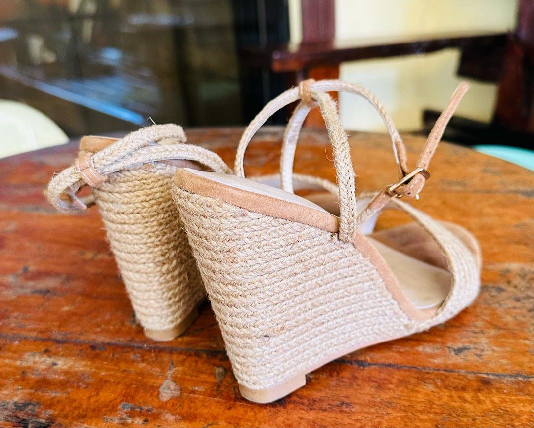 RAYE Sandals - EUR 36 / US 6 / 22.5cm (Category: Sandals) located in Bacolod City. Submitted by trecool_ian (Listing ID 1355797169, Image 2). Description: Raye Sandals.