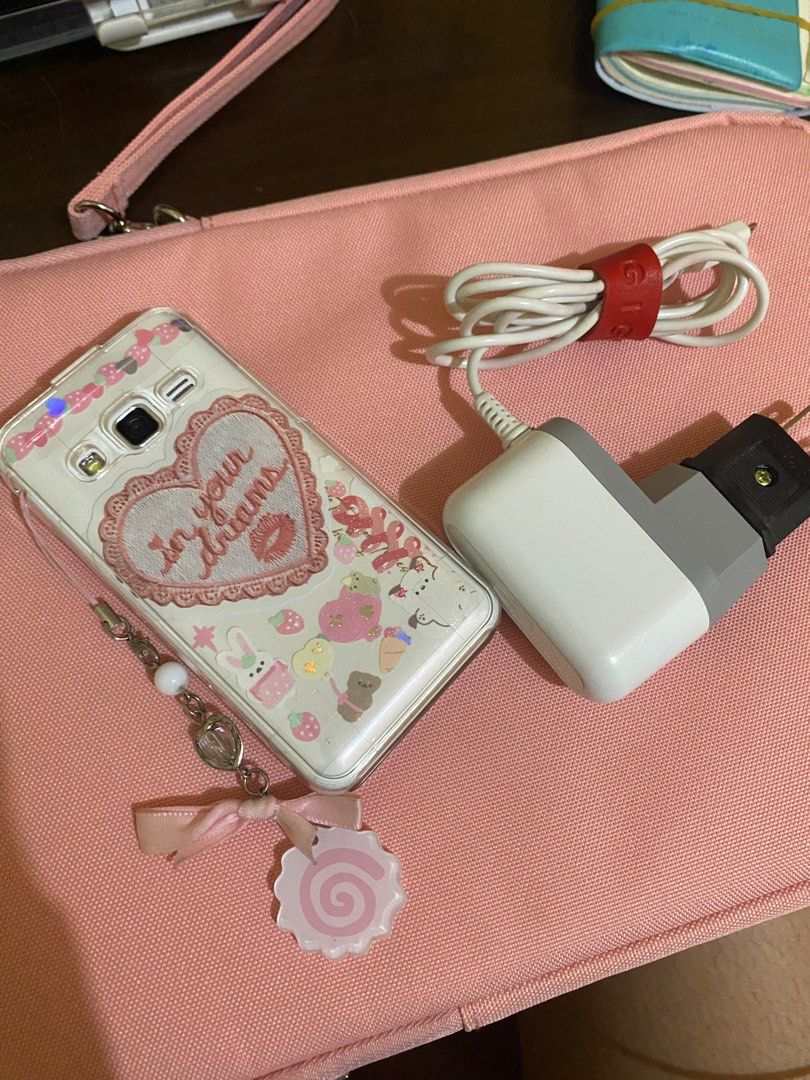 Samsung Galaxy folder 2 (Category: Samsung) located in Tacloban City. Submitted by gmtorreda (Listing ID 1355760934, Image 3). Description: Samsung galaxy folder 2 (white) rare color 32 gb G160N Bought it from ebay (korea) May issue lang siya pag black screen. Pm for more info. With clear case .