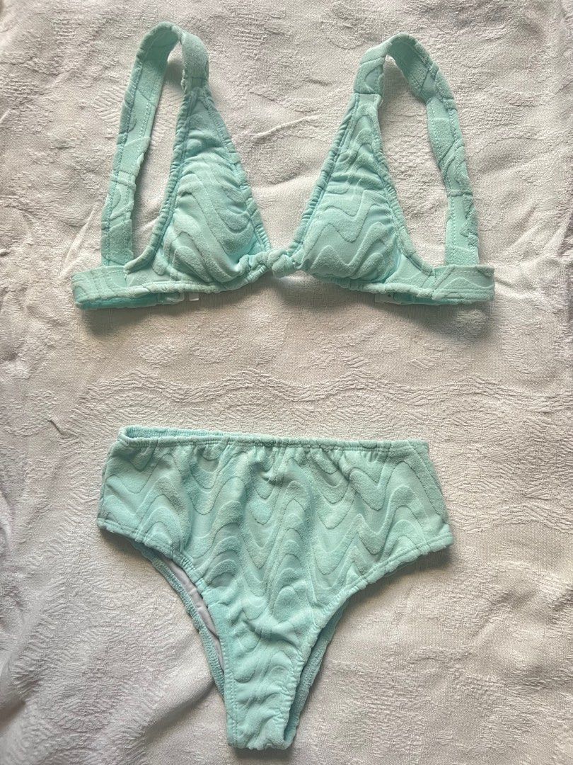 Sew Local Linda Skirt Bikini Set (Category: Bikinis & Swimsuits) located in Paranaque City. Submitted by dlovebuggg (Listing ID 1355755152, Image 2). Description: • Bought from another carouseller • Only worn twice overall • Fits xxs - xs rfs: too tight on my bust area .