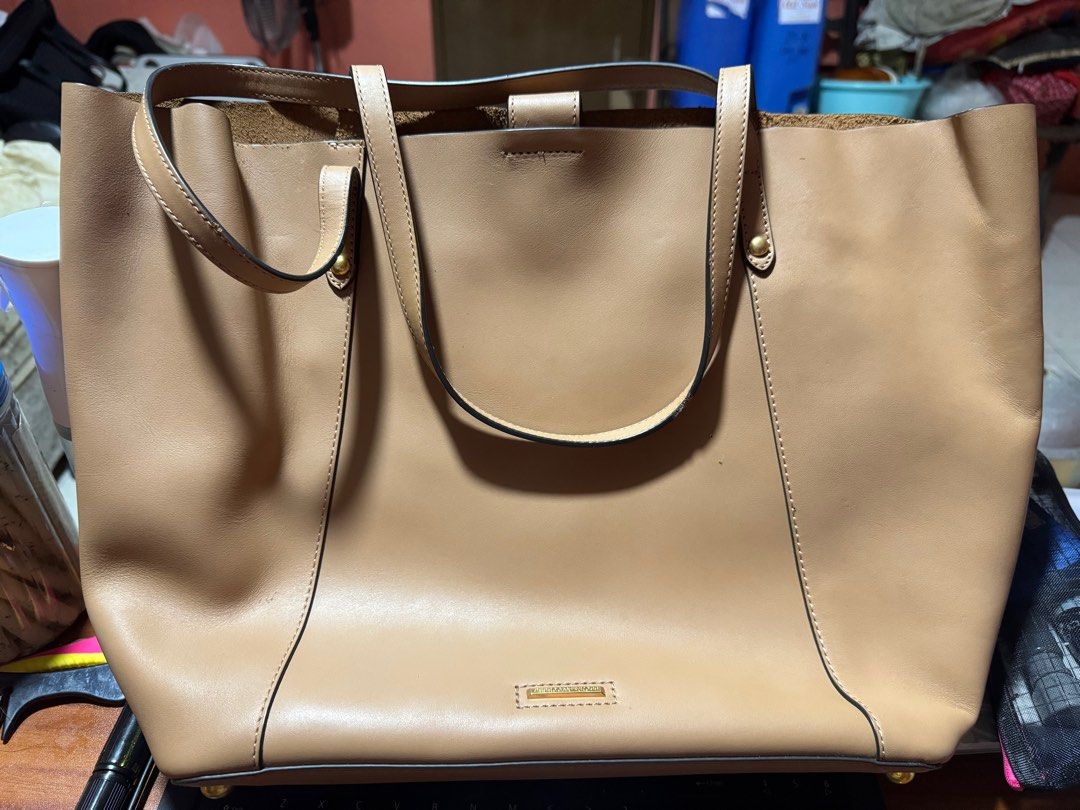 Shoulder Bag - Rebecca Minkoff (Category: Luxury Bags & Wallets) located in Quezon City. Submitted by au_brey (Listing ID 1355724109, Image 3). Description: Negotiable for sure buyer! .