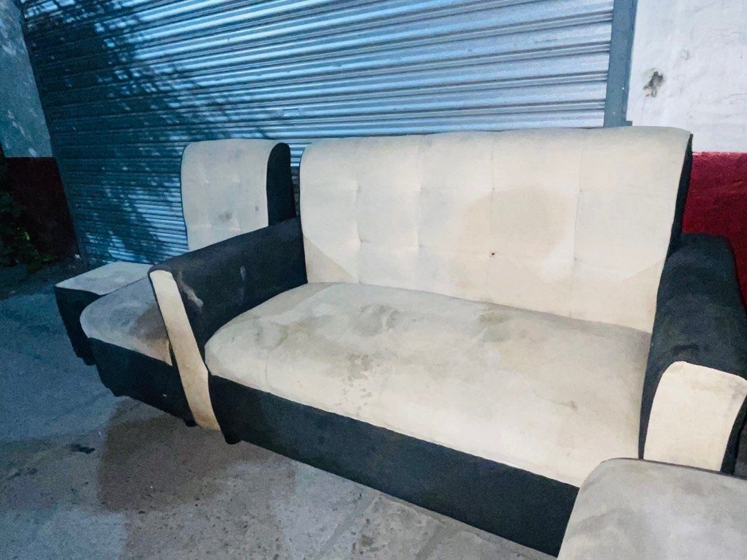 SOFA SET (Category: Sofas) located in Pasig City. Submitted by sm_thehouseoftrends. (Listing ID 1355754300, Image 1). Description: Madumi lang kasi matagal na stock. Pero goods pa po! Matibay na klqse na sofa. With free glass center table. Loc. Pasig.