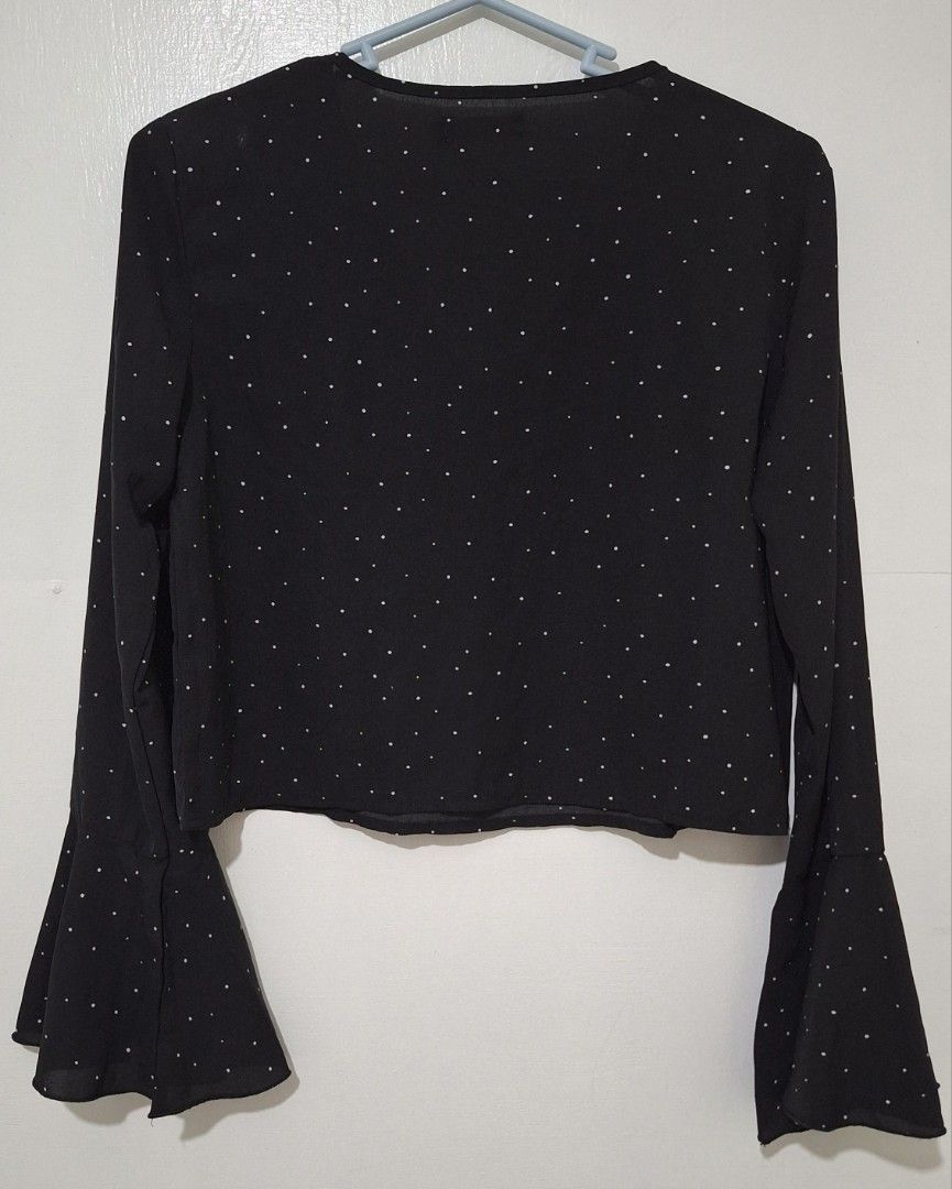 Something Borrowed Flare Sleeves Boxy Top (Category: Longsleeves) located in Cainta. Submitted by fade1 (Listing ID 1355644539, Image 2). Description: Used once. No flaws. MOP: GCASH.