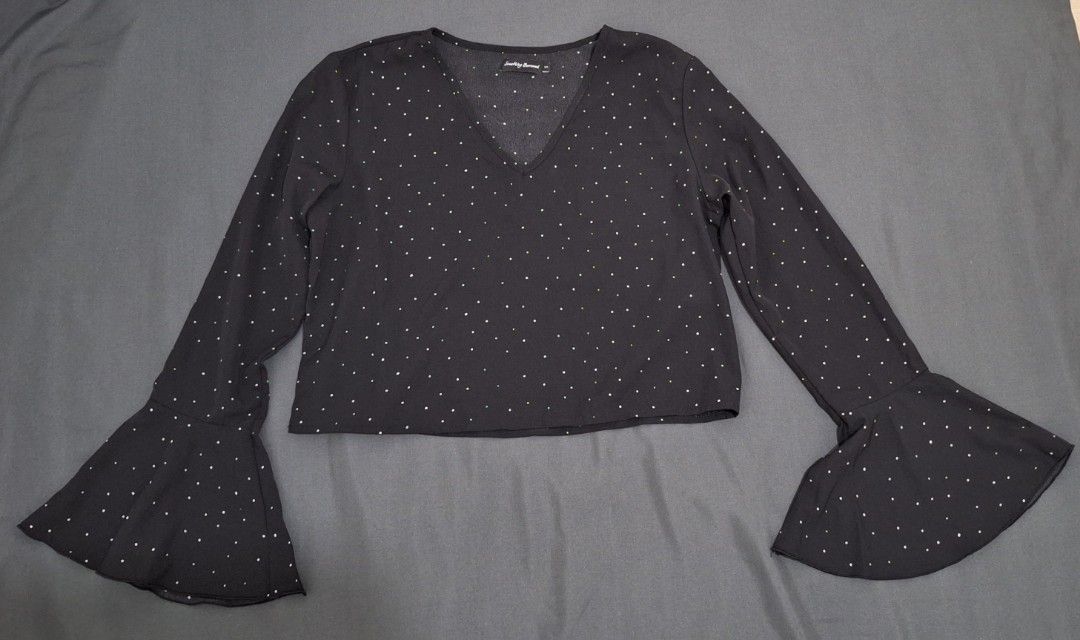 Something Borrowed Flare Sleeves Boxy Top (Category: Longsleeves) located in Cainta. Submitted by fade1 (Listing ID 1355644539, Image 3). Description: Used once. No flaws. MOP: GCASH.