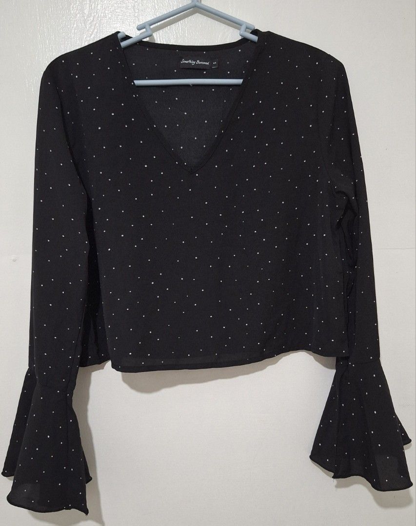 Something Borrowed Flare Sleeves Boxy Top (Category: Longsleeves) located in Cainta. Submitted by fade1 (Listing ID 1355644539, Image 1). Description: Used once. No flaws. MOP: GCASH.