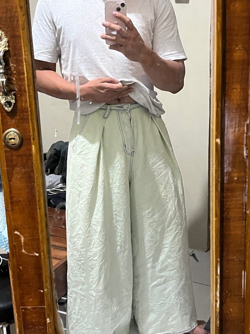 Super Baggy Light Washed Godzilla Pants (Category: Jeans) located in Alaminos. Submitted by nangthrithriftlang (Listing ID 1355819788, Image 2). Description: W-27 L-40 Pinaka baggy na piece ko grabe leg opening 1200+sf Plantsahin nyo nalang mas lalo payang gaganda.