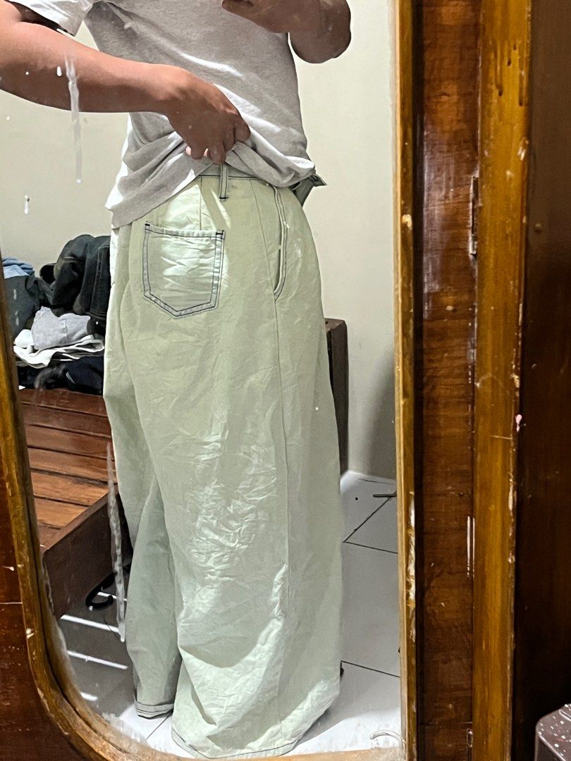 Super Baggy Light Washed Godzilla Pants (Category: Jeans) located in Alaminos. Submitted by nangthrithriftlang (Listing ID 1355819788, Image 1). Description: W-27 L-40 Pinaka baggy na piece ko grabe leg opening 1200+sf Plantsahin nyo nalang mas lalo payang gaganda.