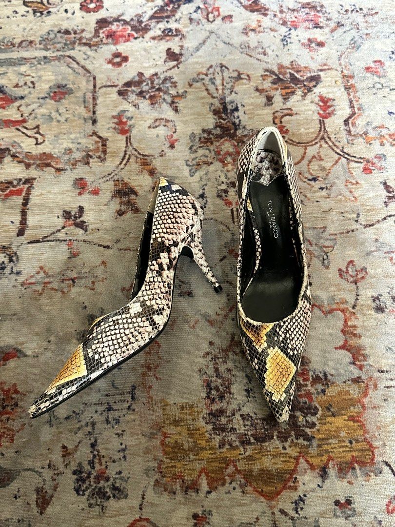 TONY BIANCO Snake Heels (Category: Heels) located in Pasig City. Submitted by commonedit (Listing ID 1355700196, Image 3). Description: Tony Bianco Snake Heels .