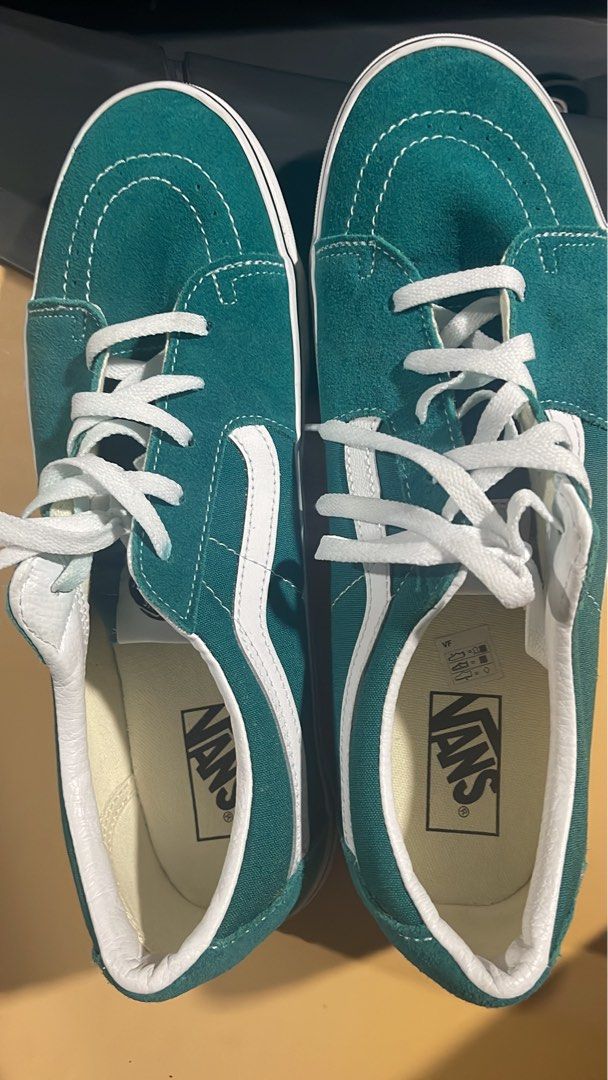Vans (Category: Sneakers) located in Klang. Submitted by phairuz14 (Listing ID 1355734539, Image 3). Description: Uk 10 bole pakai Baru pakai sekali dua Nego sampai jadi Kotak pun ada Cod ttdi atau setia alam Jual sbb kasut banyak.