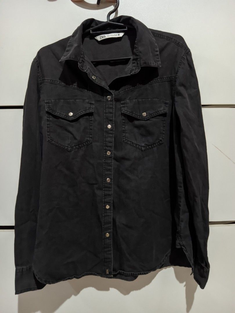 Zara unisex soft denim button down black longsleeve (Category: Longsleeves) located in Malabon City. Submitted by ze_taaaa (Listing ID 1355759630, Image 2). Description: soft denim fabric rfs: decluttering size: small to medium length: 24 inches mop: gcash.