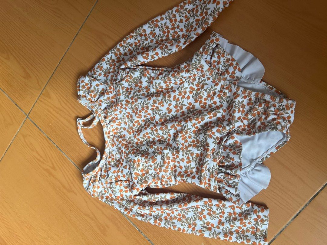 1-2 year old long sleeves swimsuit (Category: Babies & Kids Fashion) located in Quezon City. Submitted by fayebree (Listing ID 1357472305, Image 1). Description: .