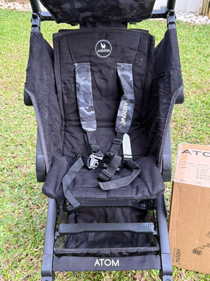 AKEEVA ATOM SELF FOLD TRAVEL STROLLER (Category: Strollers) located in Las Pinas. Submitted by happystar_cac724 (Listing ID 1357426805, Image 2). Description: Akeeva Atom self fold travel stroller Brandnew Bought for Php 10K selling for 9,500 only Complete with box and bag Pick up at Las Pinas or shipping via lalamove or J&T c/o buyer Contact no. 0917-1308083.