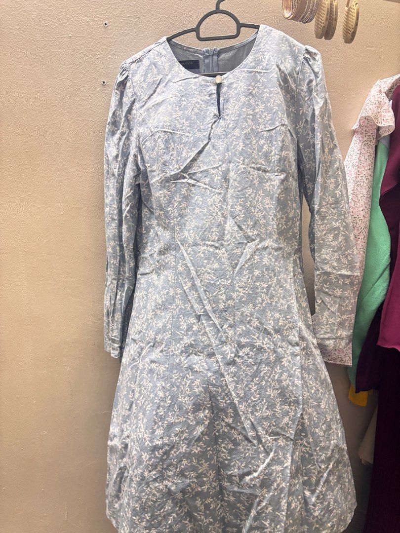 aronarissa kurung ( soft blue) (Category: Baju Kurung & sets) located in Kuala Lumpur. Submitted by bungaaa_97 (Listing ID 1357504378, Image 1). Description: beli 2 tahun lepas kat butik . nak jual sbb dah gemok . beli masa tu 2++ , tak ingat sngat harga . tapi sumpah baju ni cantik gila. tapi tu la tak tahu bila nak kurus balik . pattern ni nampak ayu and slim bila pakai . cutting dia cantik gila. prefer self pickup.
