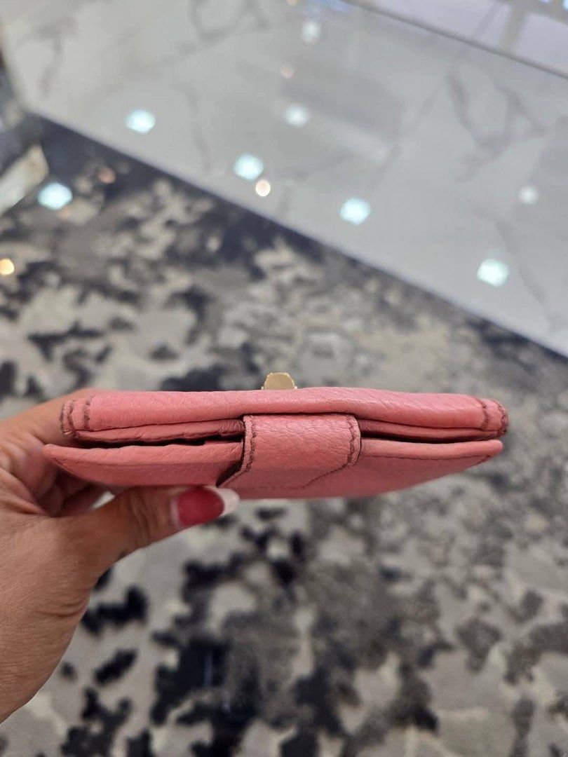 Authentic G U C C I small wallet (Category: Luxury Bags & Wallets) located in Quezon City. Submitted by jhaediah (Listing ID 1357475694, Image 3). Description: - Authentic 💯 - G U C C I small wallet - Inclusion: with original dustbag .