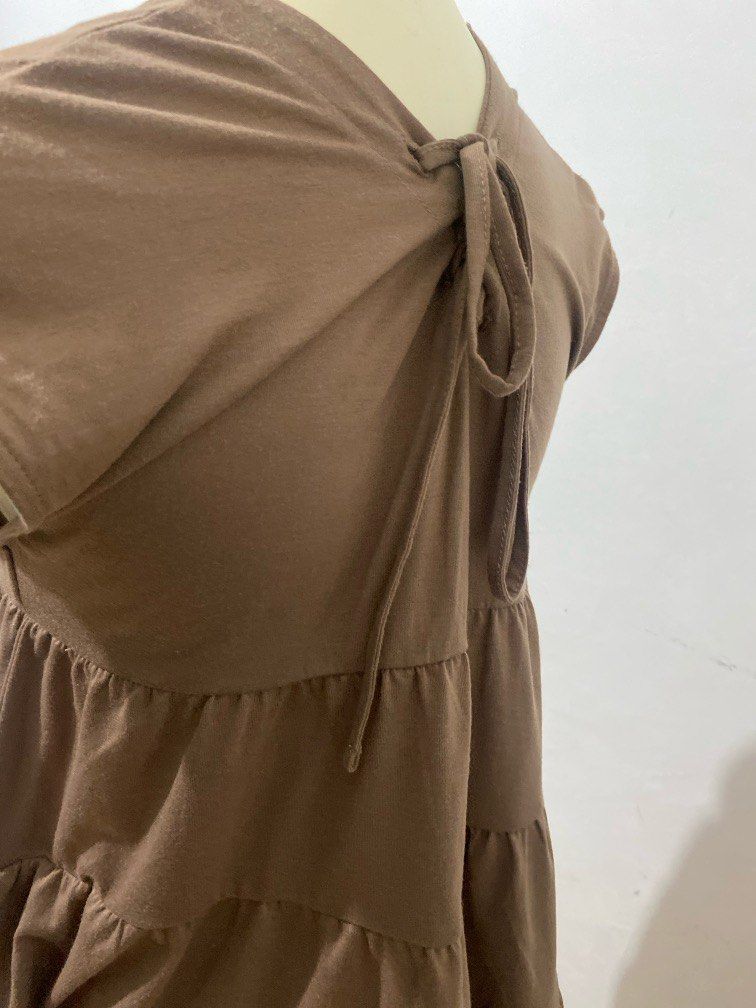 Brown Top (Category: Blouses) located in Quezon City. Submitted by pula_ (Listing ID 1357527252, Image 3). Description: .