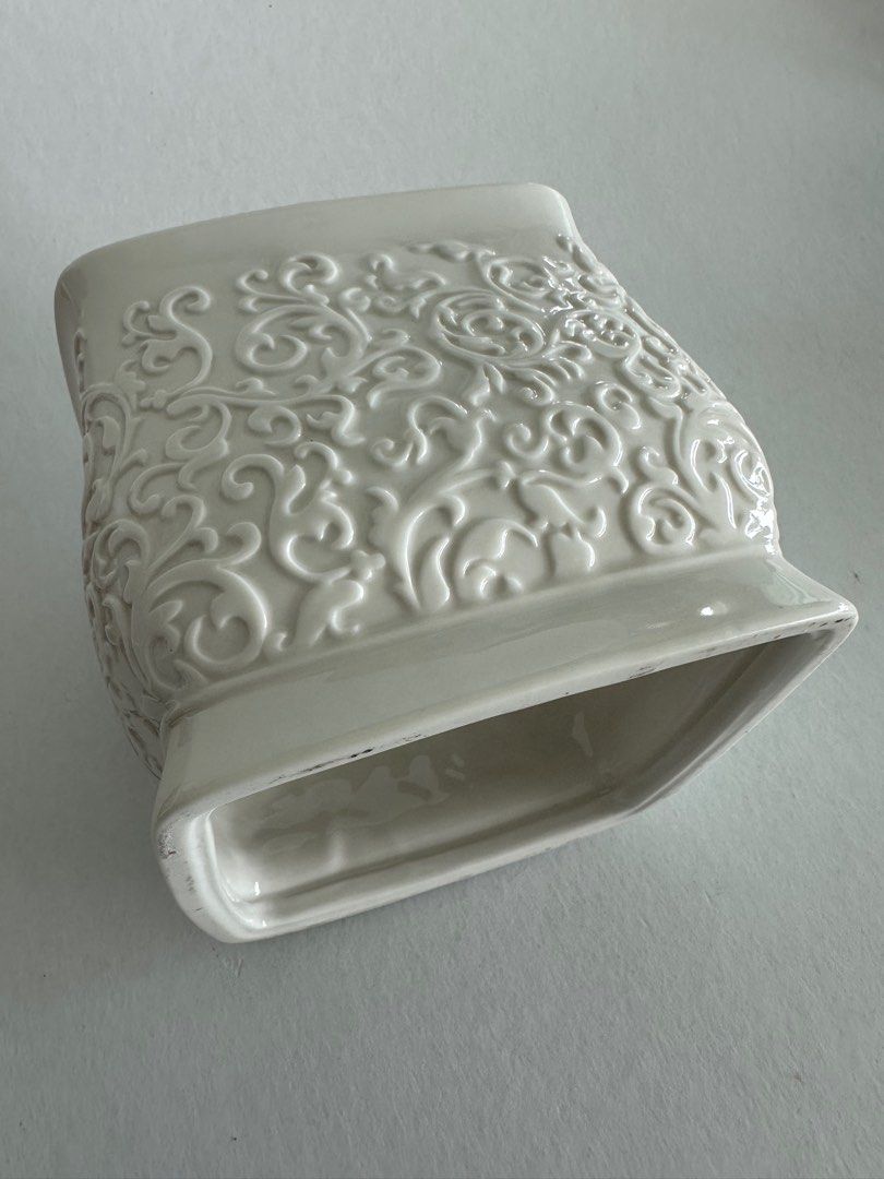 Ceramic Textured Tissue Box (Category: Towels, Napkins & Holders) located in Manila. Submitted by monica515 (Listing ID 1357539280, Image 2). Description: Size: 5.5”h x 6.25”w x 6.25”d.