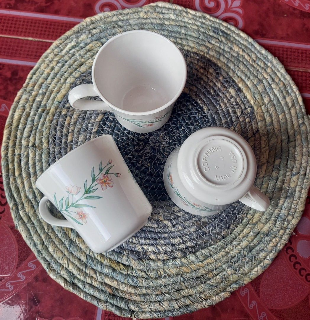 CORNING MUG USA (Category: Coffee & Tea Tableware) located in Manila. Submitted by clarisasan19348 (Listing ID 1357463546, Image 1). Description: CORNING MUG USA 8.5cm×9cm.