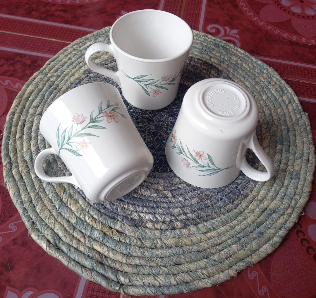 CORNING MUG USA (Category: Coffee & Tea Tableware) located in Manila. Submitted by clarisasan19348 (Listing ID 1357463546, Image 2). Description: CORNING MUG USA 8.5cm×9cm.