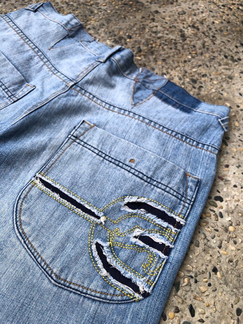 ecko unlt y2k baggy pants (Category: Jeans) located in Manila. Submitted by kalinumerouno (Listing ID 1357469528, Image 3). Description: .