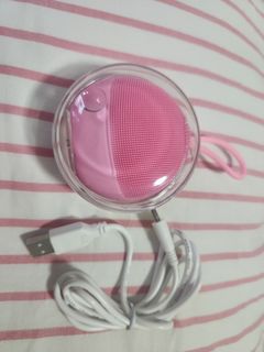 (Category: ) located in . Submitted by chloetan0123 (Listing ID 1357462515, Image 1). Description: .