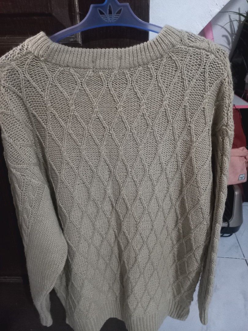 Knitted Thick sweater for autumn/winter (Category: Longsleeves) located in Taguig. Submitted by kittykira (Listing ID 1357440624, Image 2). Description: knitted thick sweater bought in jpan.