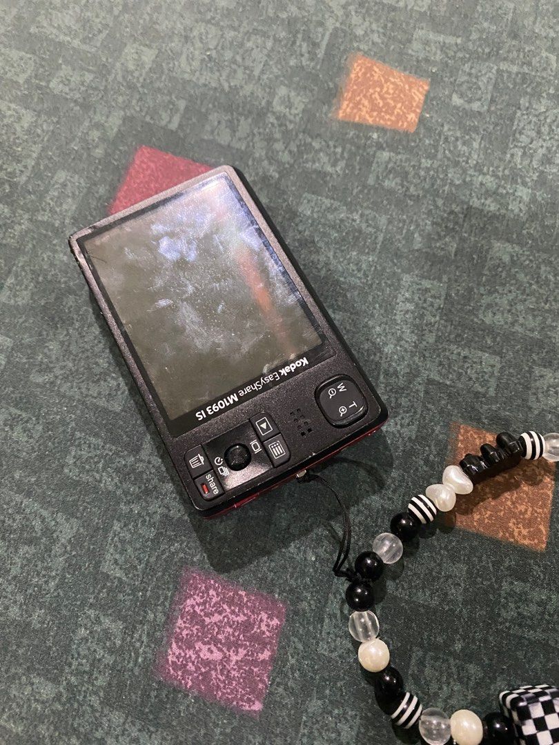 Kodak EasyShare M1093 IS (Category: Cameras) located in Caloocan City. Submitted by cheenodubria2010 (Listing ID 1357520302, Image 3). Description: Selling my Red digicam Inclusions: Battery Charger 1gb SD Beaded black keychain Digicam bag Issue: Crack at the Bottom left corner Has some dots in the screen Mejo blurred yung pictures but has that aesthetic dreamy pics PM For more info Abt the Unit SAMPLE PICTURES AT THE END‼️.