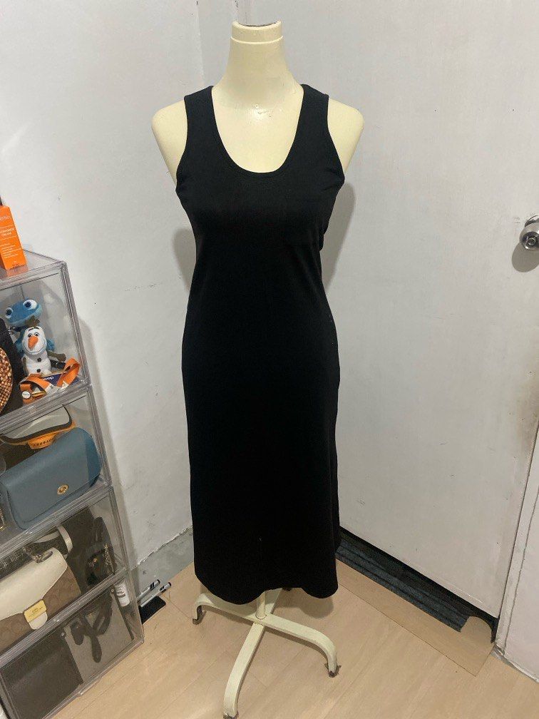 Maxi dress black (Category: Dresses) located in Quezon City. Submitted by pula_ (Listing ID 1357528762, Image 1). Description: small.