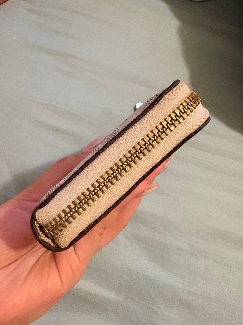 Michael Kors Jet Set Large Travel Wallet (Category: Luxury Bags & Wallets) located in Manila. Submitted by budgetpreloveditems (Listing ID 1357525723, Image 3). Description: Preloved MK large sized zip wallet. Japan bought, 9/10 condition. Vanilla color. RFS: not into wallets anymore, just using card holder recently Steal deal! 💯 .
