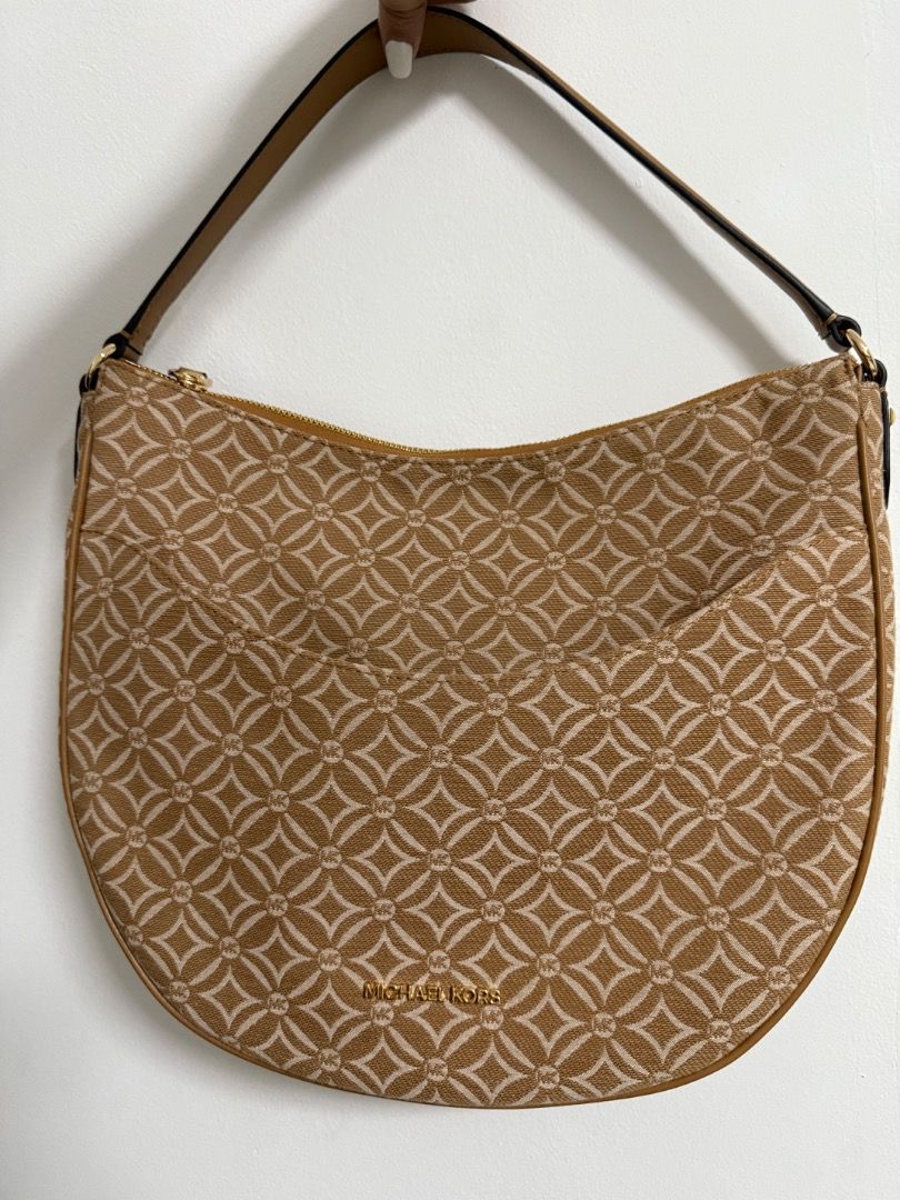 MK Dover Half Moon Shoulder Bag (Category: Luxury Bags & Wallets) located in Los Banos. Submitted by cailawas (Listing ID 1357408085, Image 2). Description: Unused with tag Half Moon Shoulder Bag.
