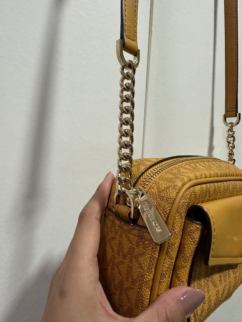 MK SLING BAG (Category: Cross-body Bags) located in Baliuag. Submitted by celyth (Listing ID 1357509358, Image 3). Description: 🌸Authentic MK bought in US 💗 Like new condition sobrang bihira lang gamitin. Used exclusively for church kaya po super maayos pa. 💗Slightly nego. .