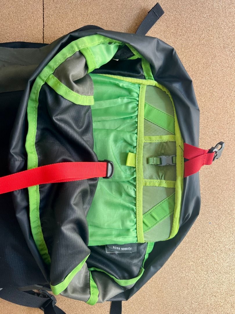 OSPREY Stratos 50 Backpack (Original) (Category: Backpacks) located in Taguig. Submitted by LessThan (Listing ID 1357429682, Image 3). Description: Osprey Stratos 50 Men's Backpacking Backpack Medium Men, Lime/Army Green Been used in multi-day hike. Good condition/functional sa mga parts like the straps/buckles/panel/pockets/zipper/accesories/attachments. Minor flaws/damage: removed/peeled tela sa back panel,upper left/right scratches sa back pan
