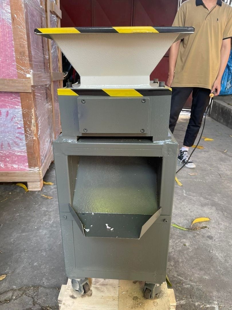 Plastic Crusher machine DW-180 Garbage Crusher PHP358,440 (Category: Industrial Equipment) located in Aroroy. Submitted by 09307311069 (Listing ID 1357448059, Image 2). Description: Model DW-180 Motor 220V, 50Hz, 1-phase Power 1.5KW-4,Single motor Reducer K47 Input speed 25 rpm Input torque 400Nm Input shaft Dia. Φ35 Blade size Φ90*8 Blade material 9CrSi Blade Qty. 21 PCS Inlet size 500*500*300 mm Outlet width 280 mm Outlet height 200 mm Machine 