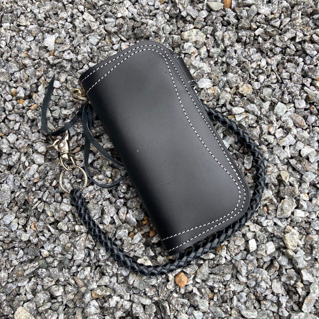 Redmoon (Category: Wallets & Card Holders) located in Pasir Mas. Submitted by KASUT_BURUK.STORE (Listing ID 1357519321, Image 3). Description: LIBERTY WALLET ORIGINAL LEATHER ( HADE MADE) . ================================ . REDMOON HAND MADE BUTTEN REDMOON DESIGN FULL LEATHER JAHITAN KEMAS & BERKUALITI HARGA PASAR MALAM . Codition : NEW ITEM . ▪️MATERIAL LEATHER ▪️10 SLOT CART HOLDER ▪️SLOT WANG KERTAS ▪️1 SLOT COIN HOLDER BERZIP . FREE LANDYARD