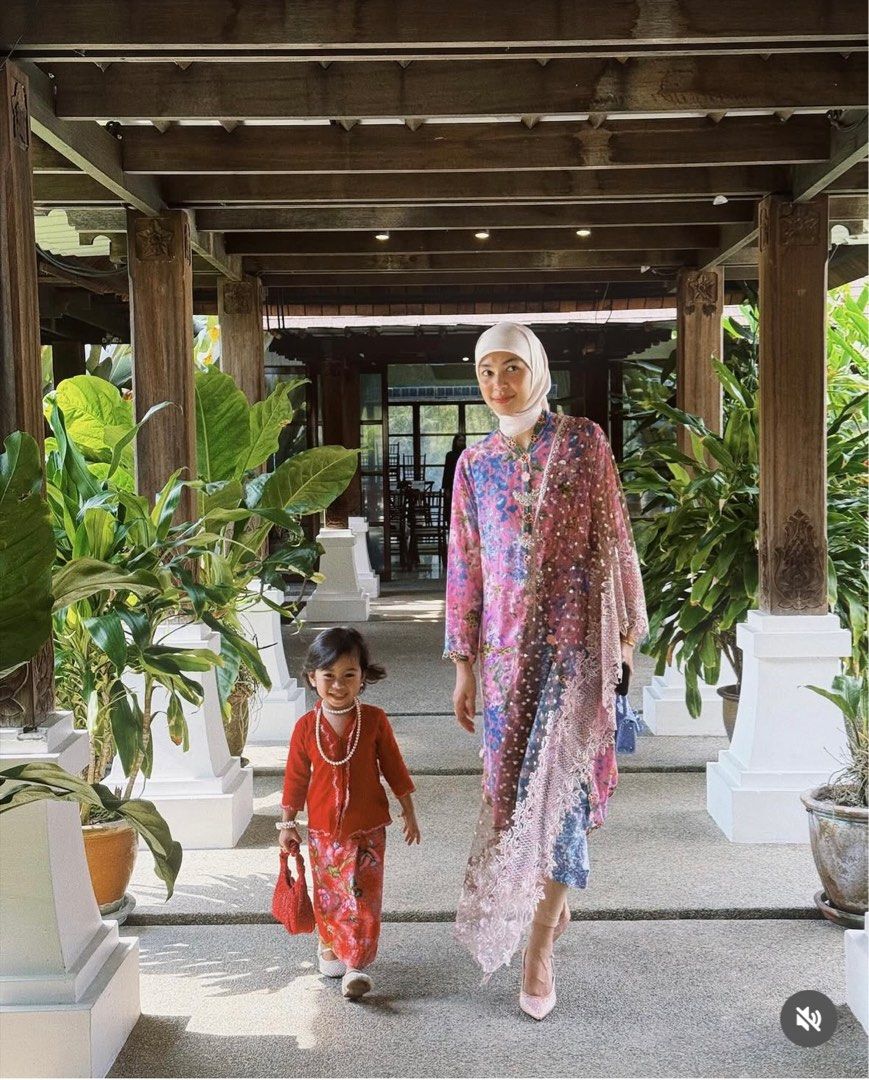 [RENT] One Set Maslea Kebaya Cikgu Anom + Maslea Kain Ikat, Women's ...