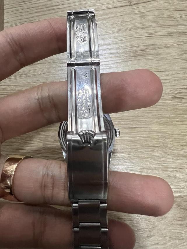 Rolex 1955 GMT Master Pepsi 6542 (Category: Luxury Watches) located in Pasig City. Submitted by Watchaholics (Listing ID 1357430843, Image 3). Description: RUSH SALE‼️‼️‼️ Rolex 1955 GMT Master Pepsi 6542 Ref 6542 1955 year model Ist batch/production of gmt pepsi Unit only Only 1 onhand in the philippines Collector's item Bakelite bracelet Still in a very good condition Onhand For 2.7M You may DM or contact @ 09615077138 Thanks admin😉 .